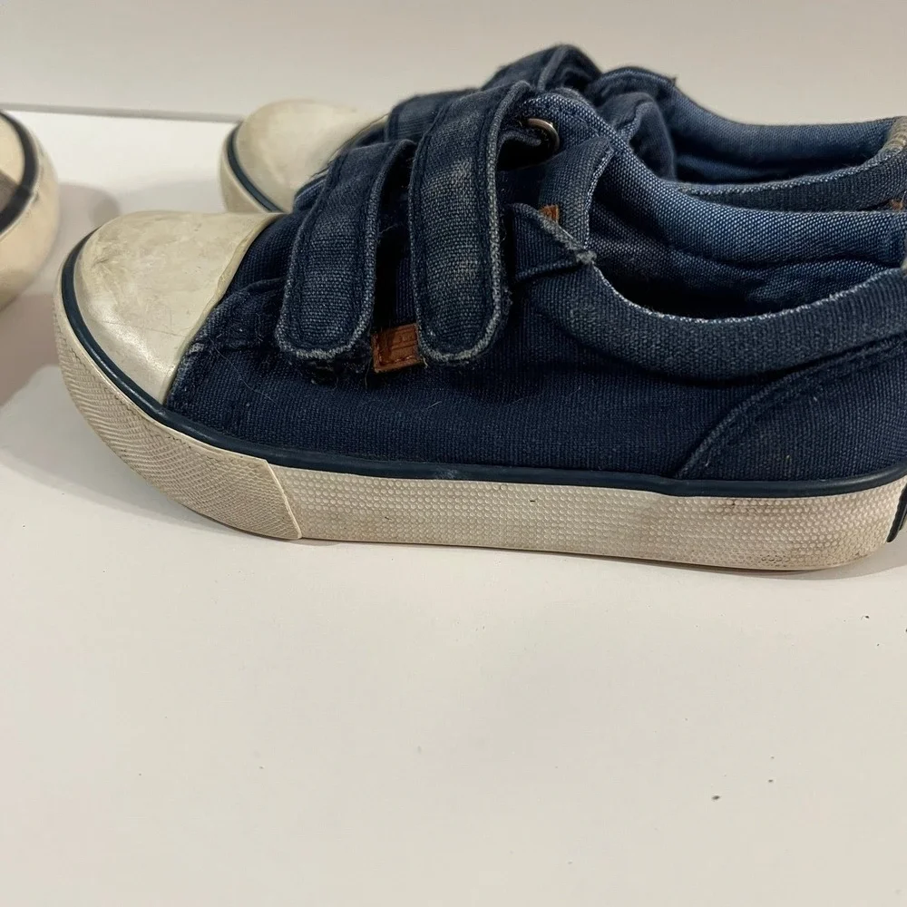 Toddler boy size 8 Tommy Hilfiger shoes (s-199)